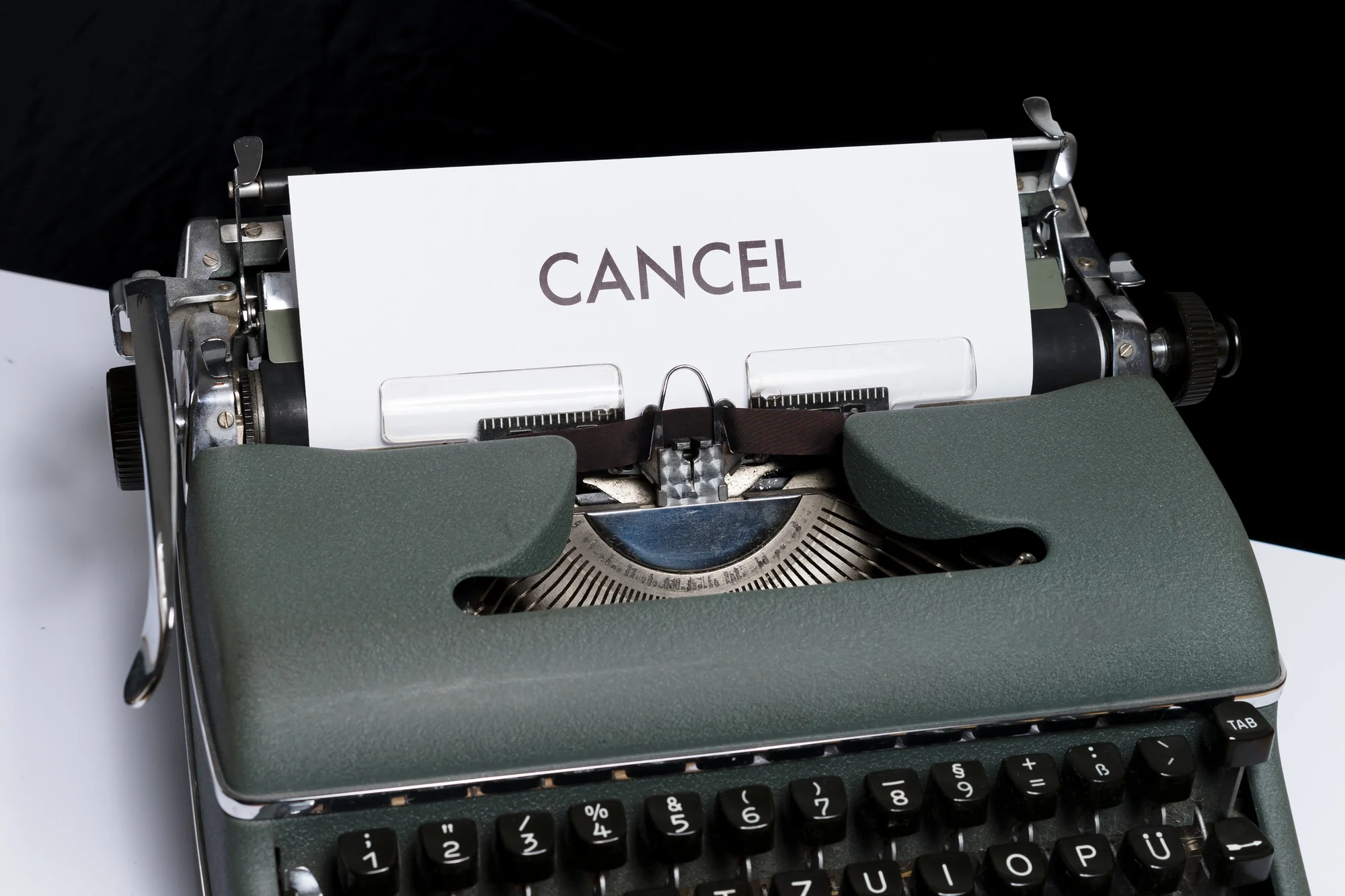 Calendar event with cancellation message notification