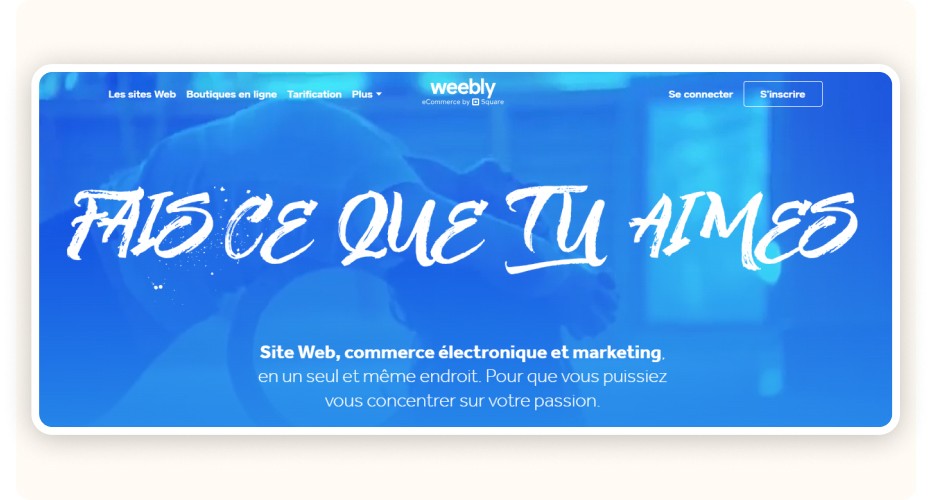 Page d’accueil de Weebly mettant en avant la création de sites web et de boutiques en ligne, avec un slogan motivant pour entrepreneurs et créateurs.