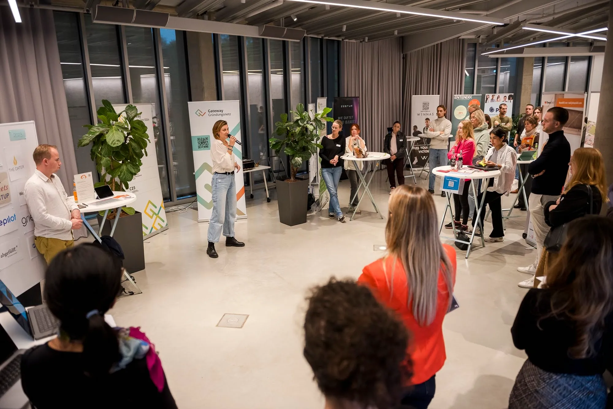 A business coach holding a okr workshop