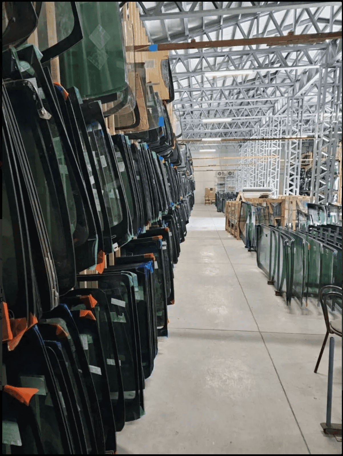 Склад с автостъкла за различни модели автомобили