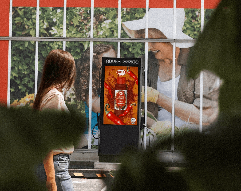 Konstruktionszeichnung einer Ladesäule mit DOOH Screen
