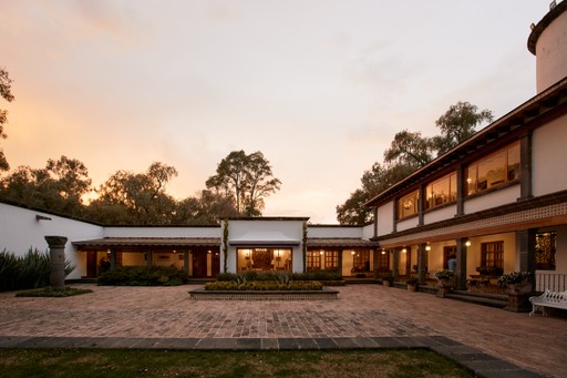 Patio de la casa principal de Cobertizo residencia artística, Jilotepec, Estado de México