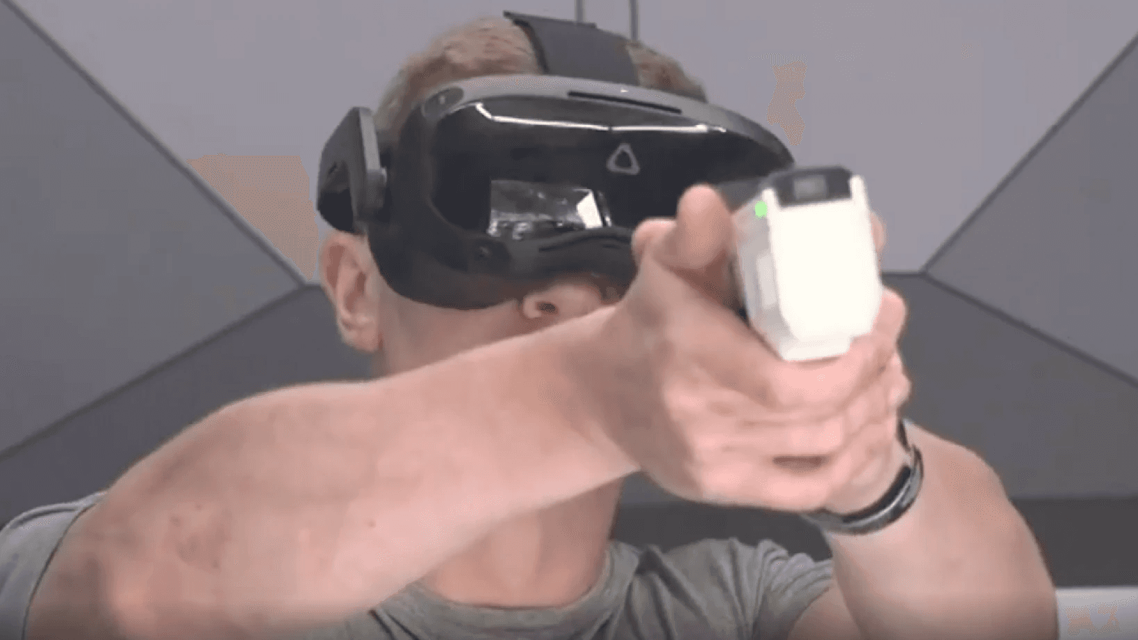 Tampa Police officer training with new technologies 