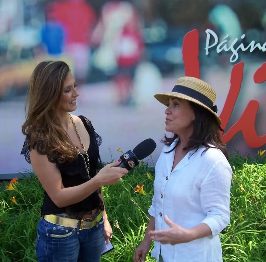 Sofia Cerveira a entrevistar Regina Duarte, na estreia de 'Páginas da Vida', em 2006.