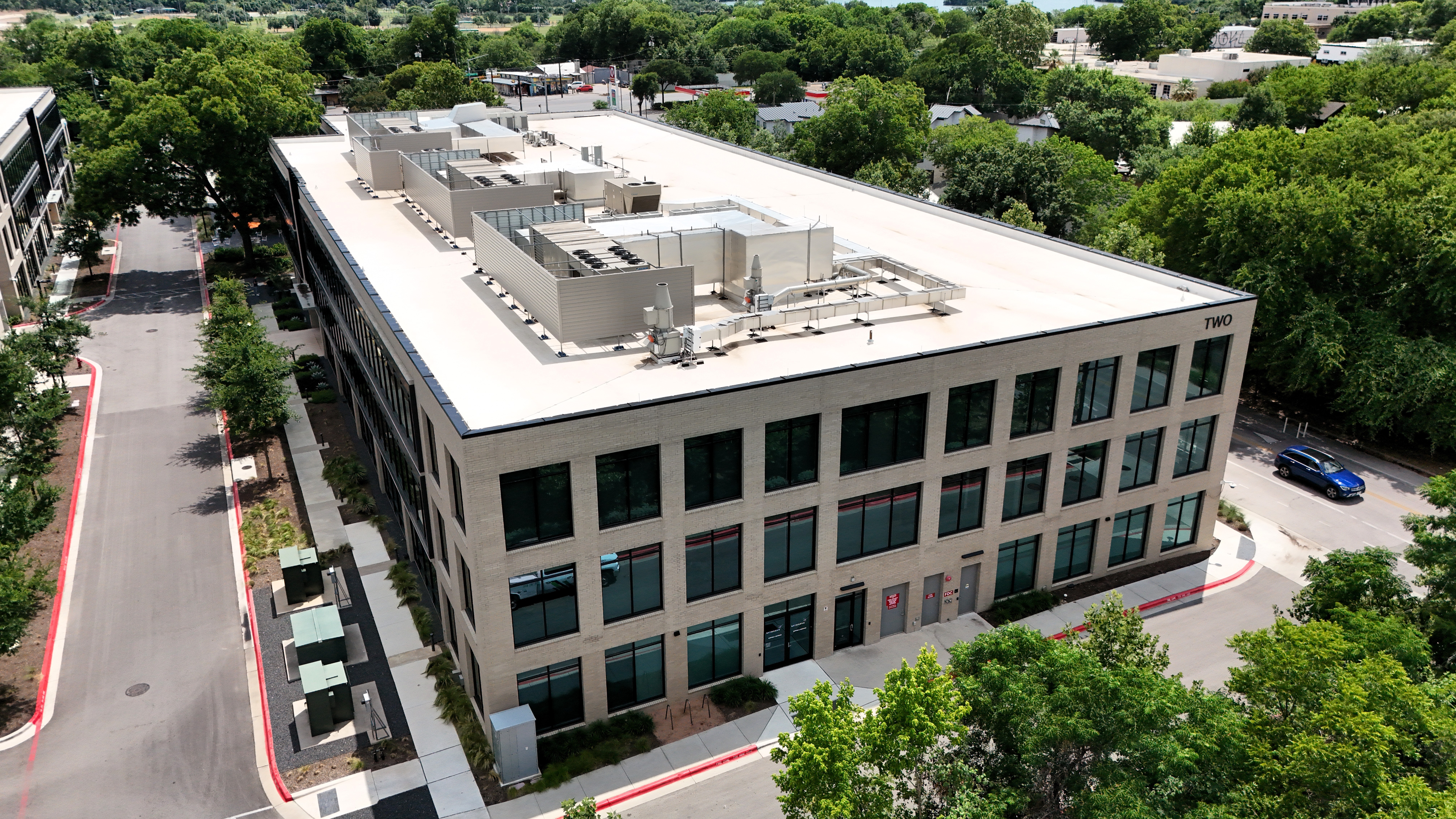 Commercial 3 story building with TPO roofing
