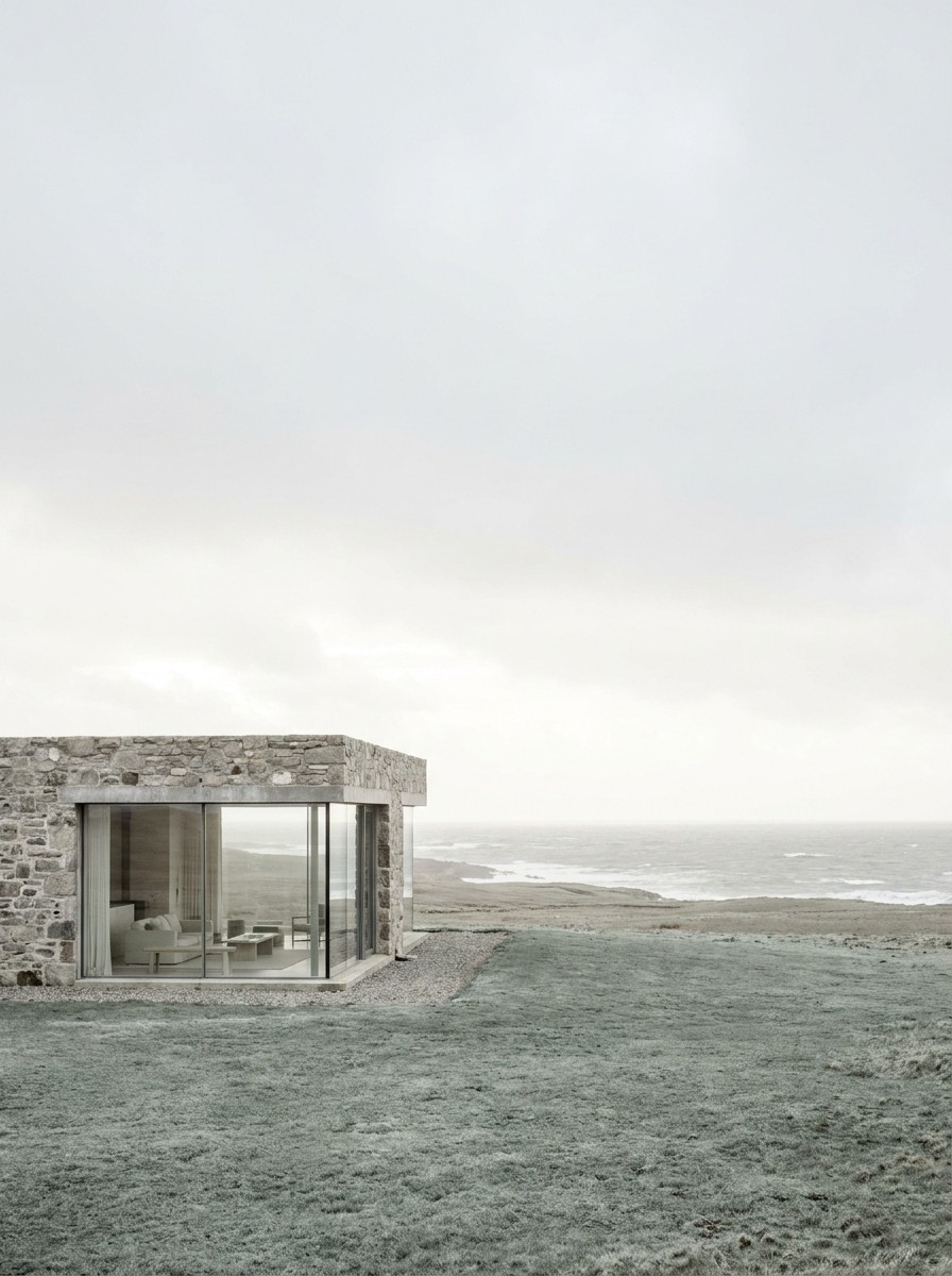 Coastal House No. 6 — coastal residence at North Strand, Hebrides