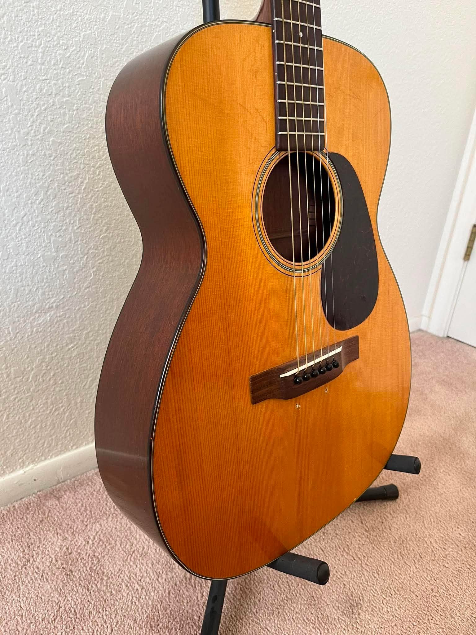 1942 Martin 000-18, three-quarter view