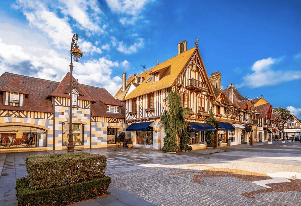 Photo de Deauville où Solarock installe des panneaux photovoltaïques pour les particuliers et les professionnels.