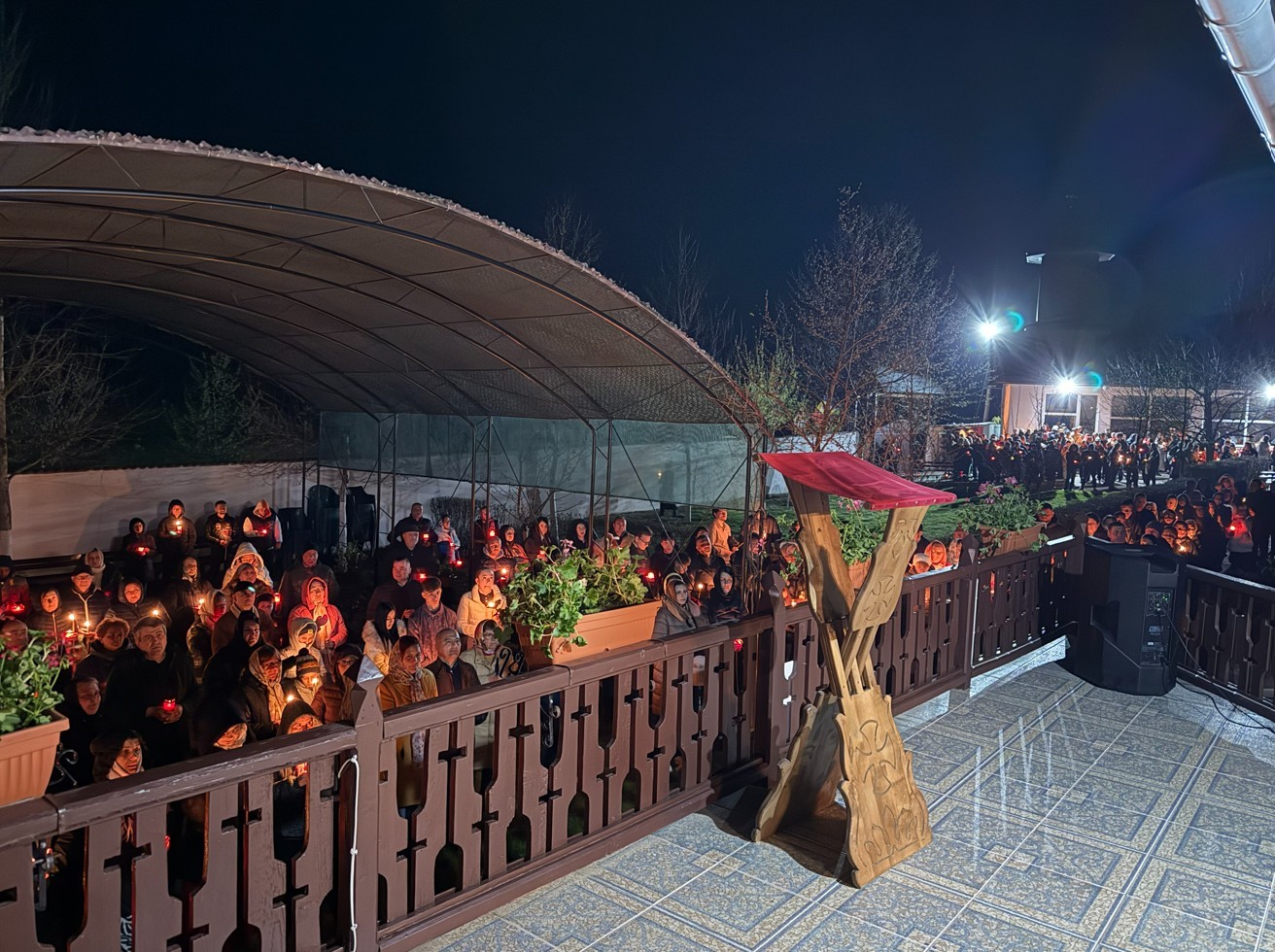 Credincioși la slujba de Paști 2026