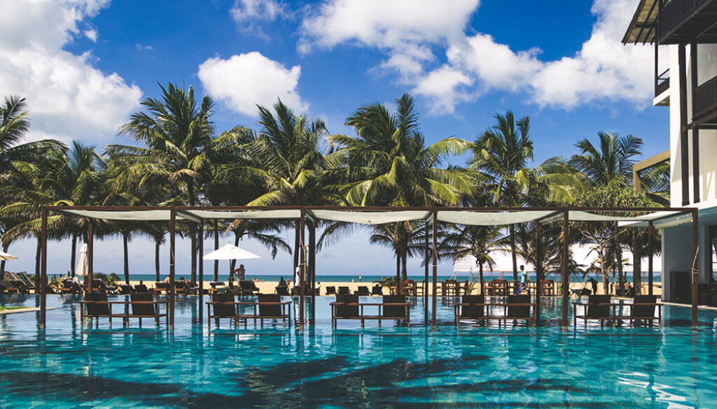 Hybrid Travel Mixing Comfort with Common Sense