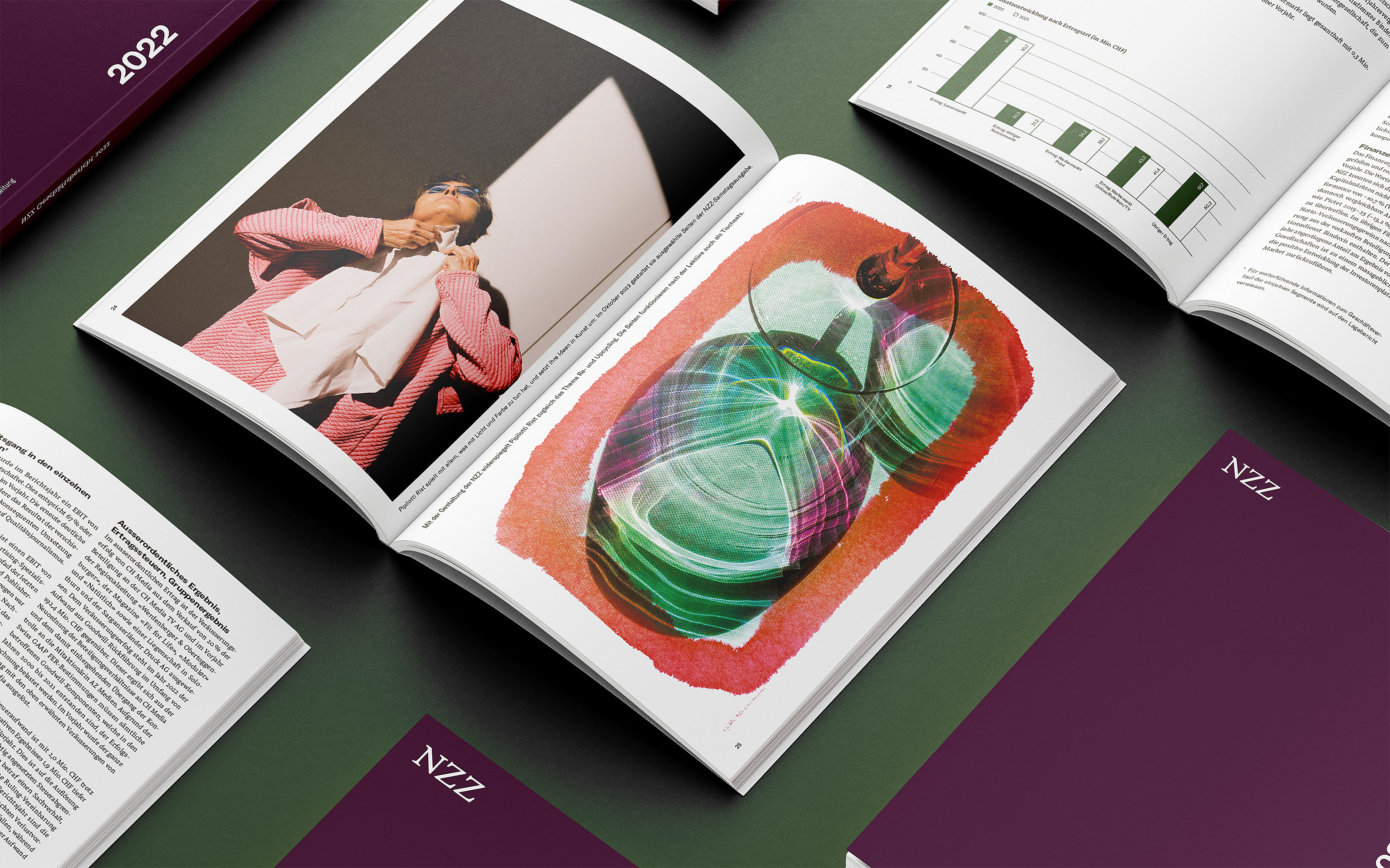 Mehrere Berichte sind aufgeschlagen und geschlossen nebeneinander ausgelegt. Verschiedene Layouts sind zu sehen.