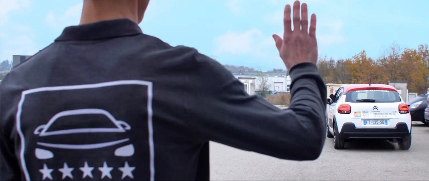 Technicien Five Star disant aurevoir a son partenaire