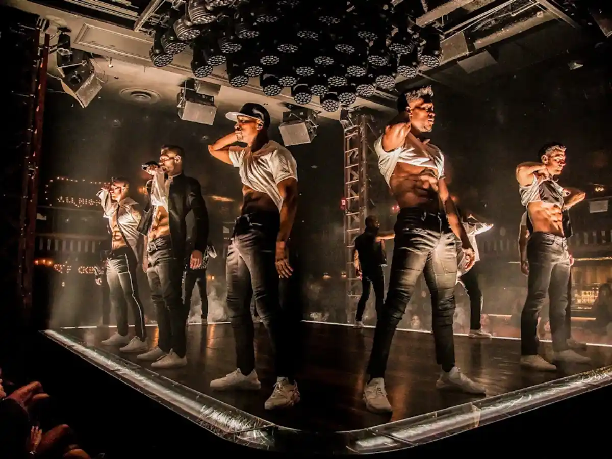 Η ατμόσφαιρα του κοινού στο Magic Mike Live, που παρουσιάζεται στη Νέα Υόρκη