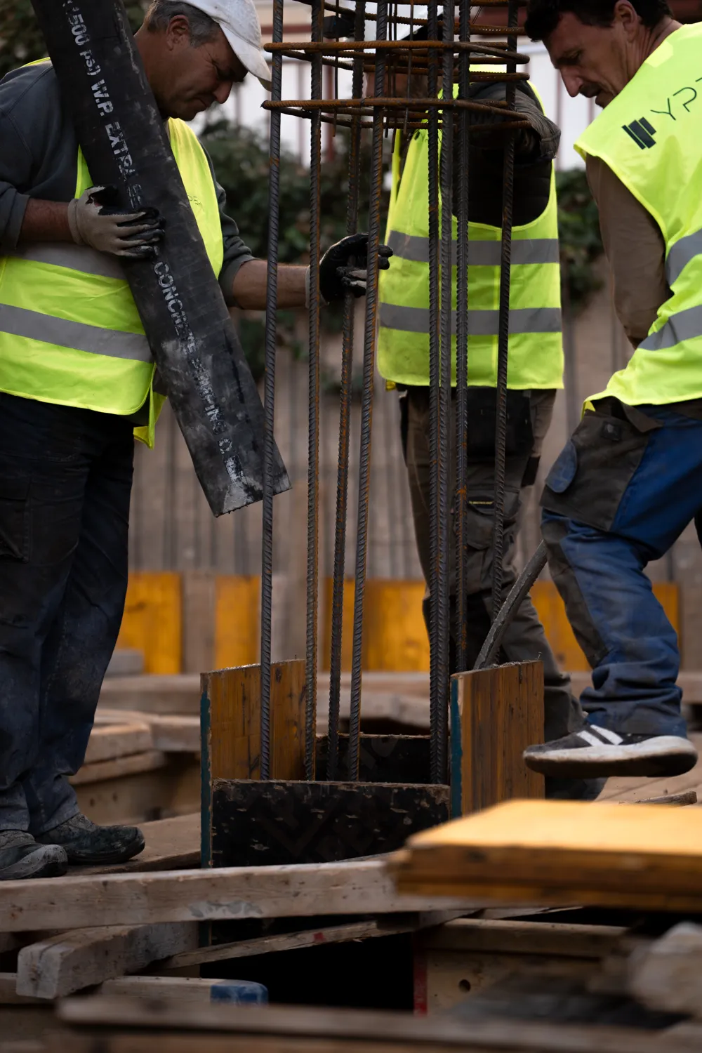 The concrete pour, photographed by TERAMOK on a YPERIA site