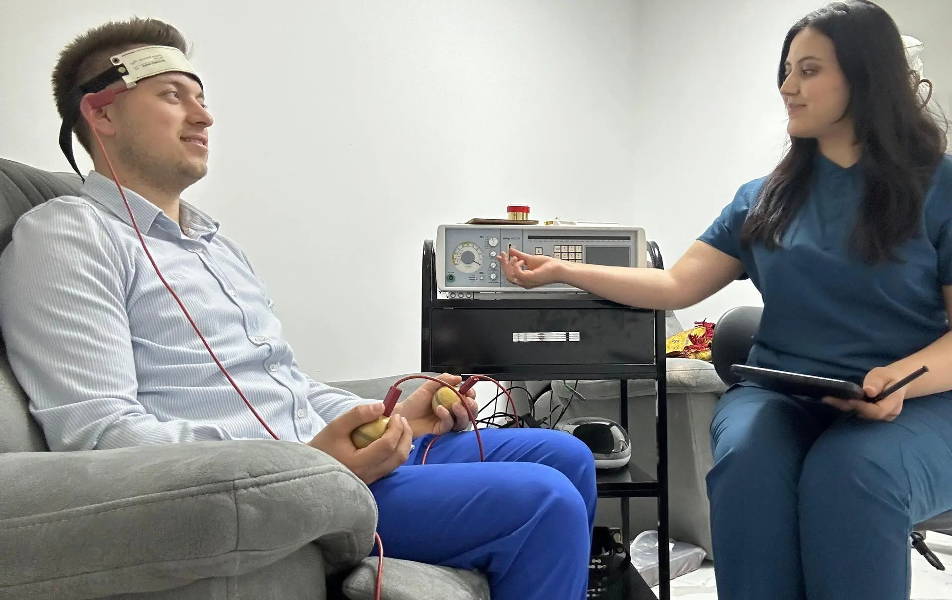 Biorezonans ile Sigara Bırakma Tedavisi Yaptıran Kişi