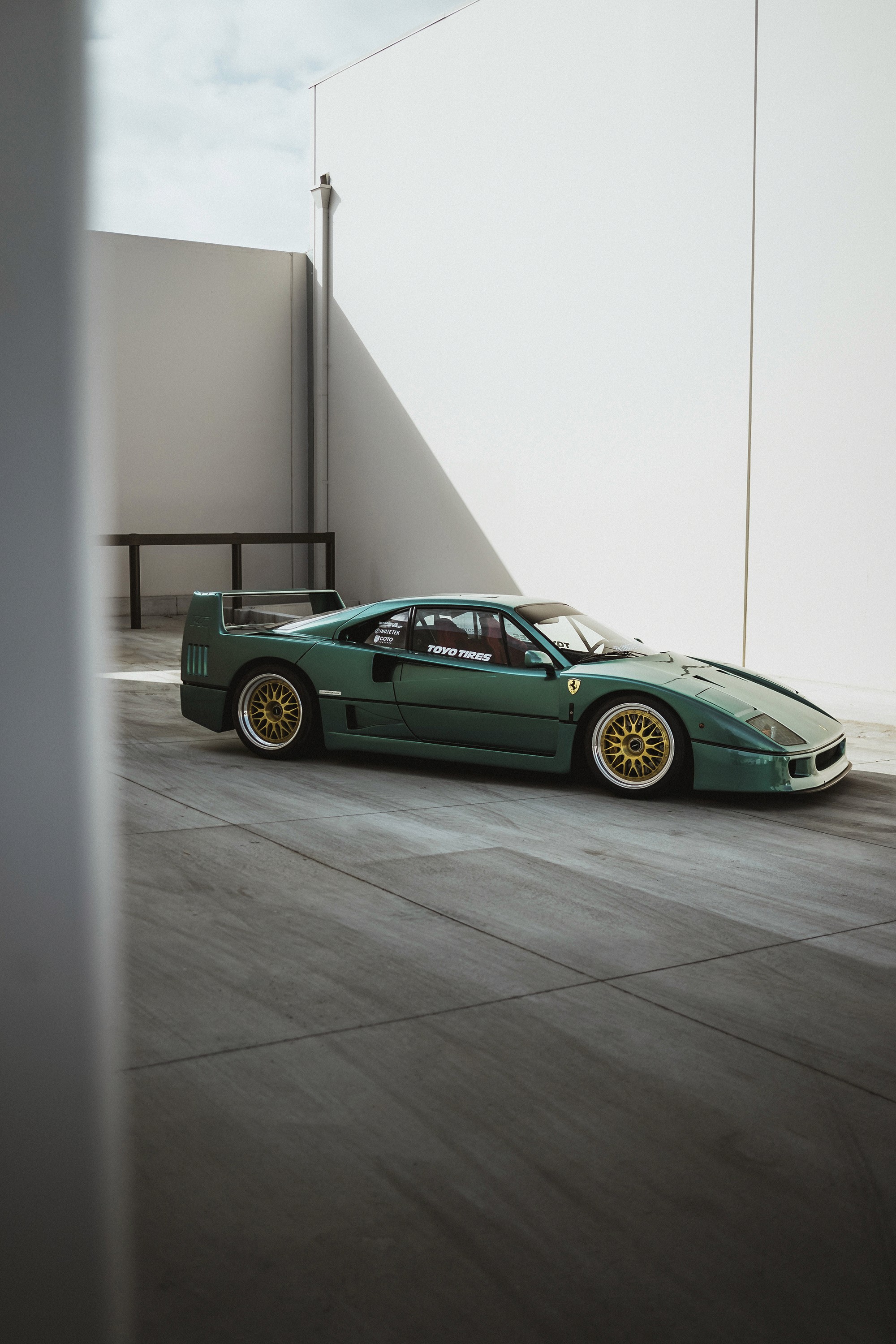 INOZETEK Liquid Metallic Aventurine Super Gloss Metallic Ferrari F40