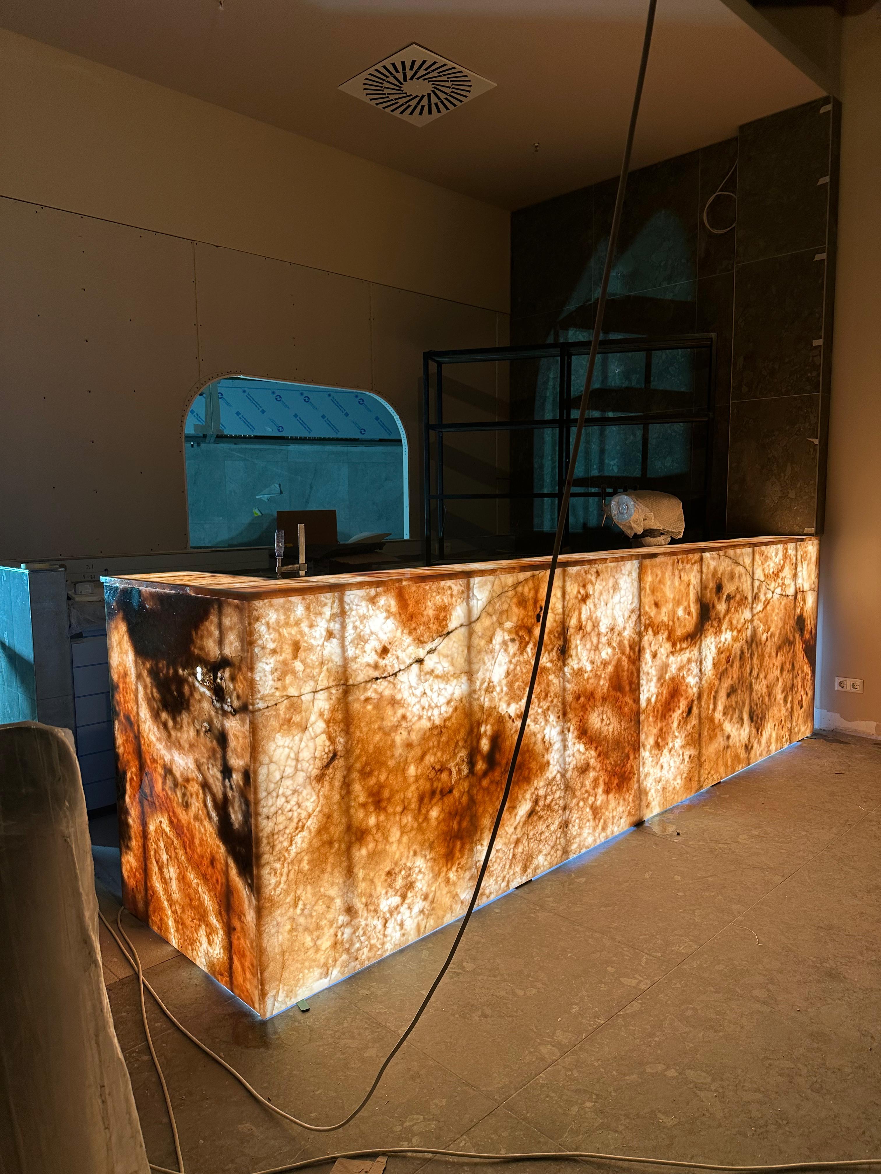 Onyxtresen Bar in Berlin bei Uniiqo Naturstein Galerie