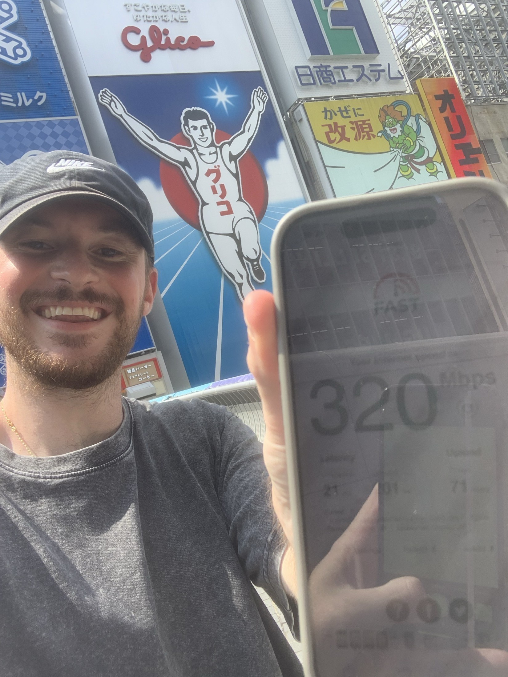 Speed test result of 320 Mbps recorded on a phone at Namba / Dotonbori, Japan