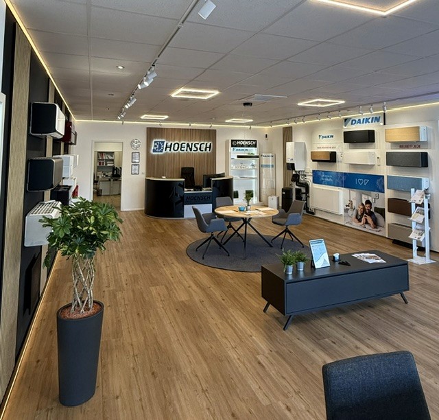 Hoensch Showroom in Moers mit Klimaanlagen, Wärmepumpen und moderner Kältetechnik
