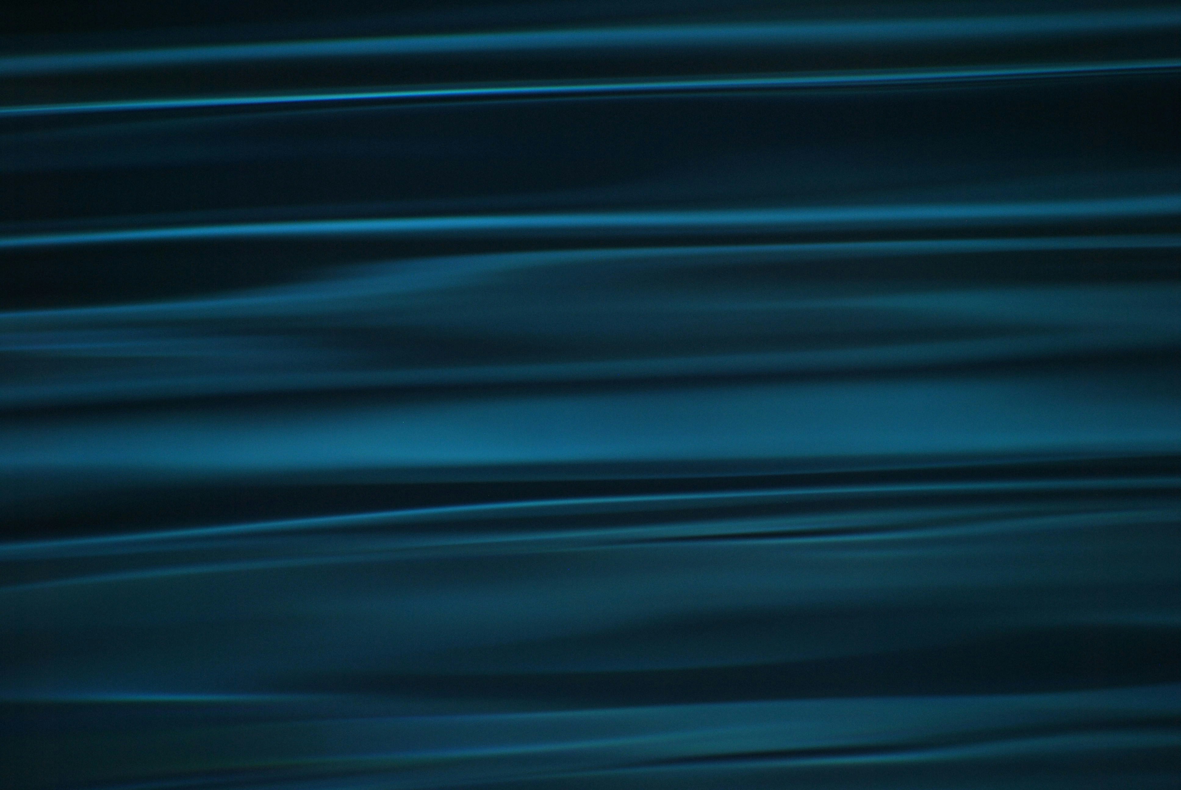 a blurry photo of water with a blue hue