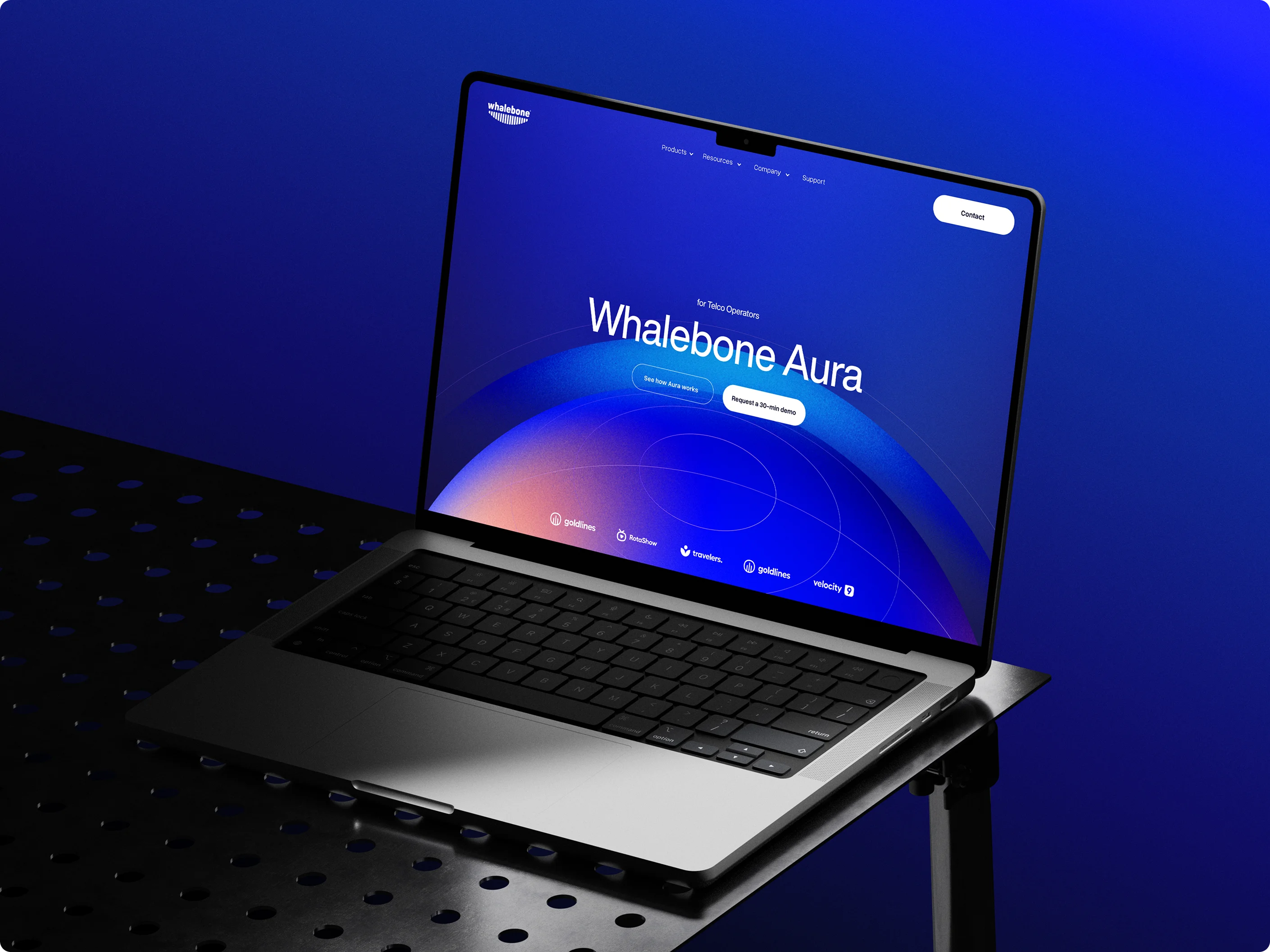 Nová vizuální identita pro společnost Whalebone od studia B tým, oceněná DESIGN BODem za skvělou práci v oblasti grafiky, vizuální identity a webových stránek a za svůj kvalitní přínos v odvětví grafických a digitálních studií v Čechách.