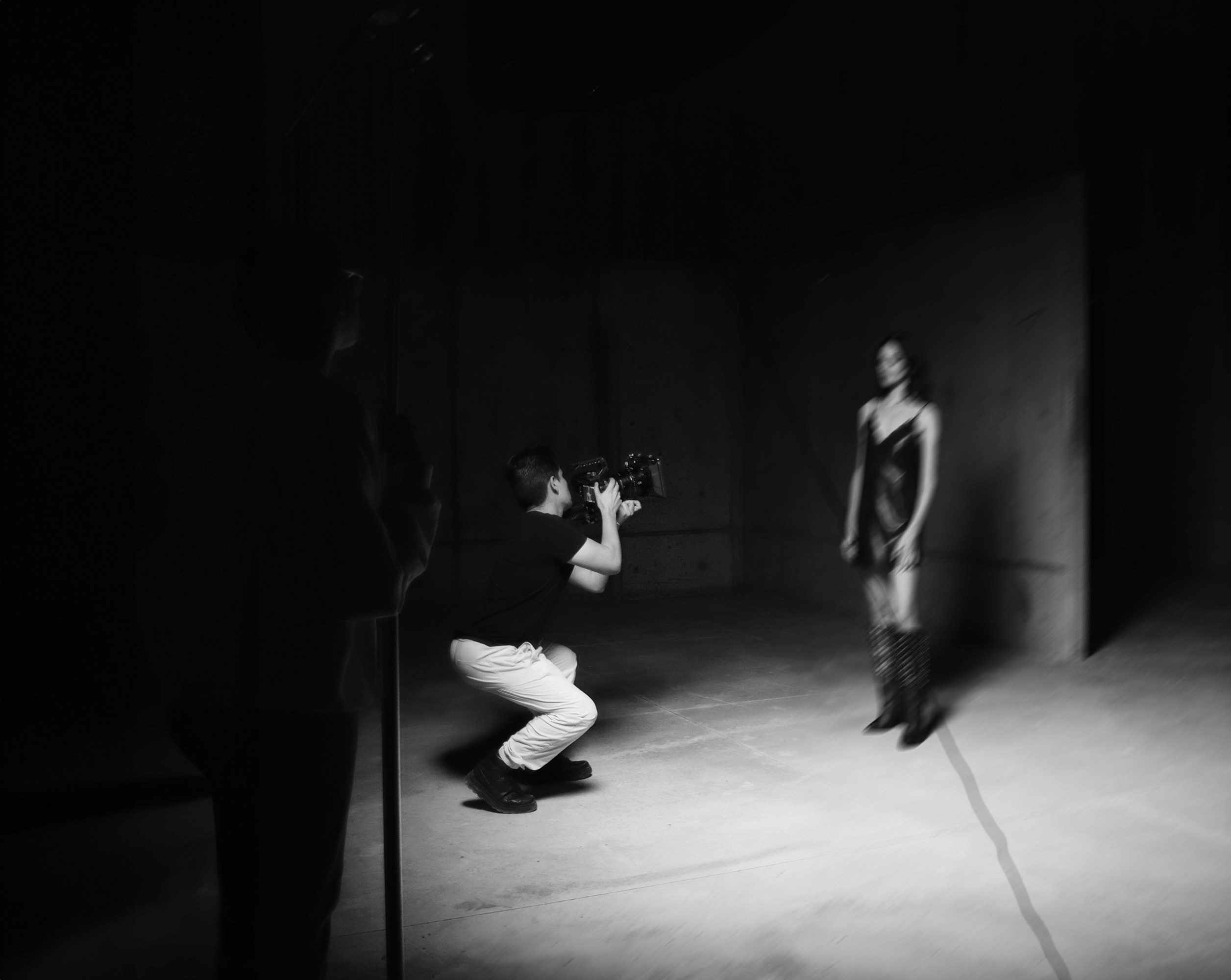 Person stand in front of a red sports oldtimer