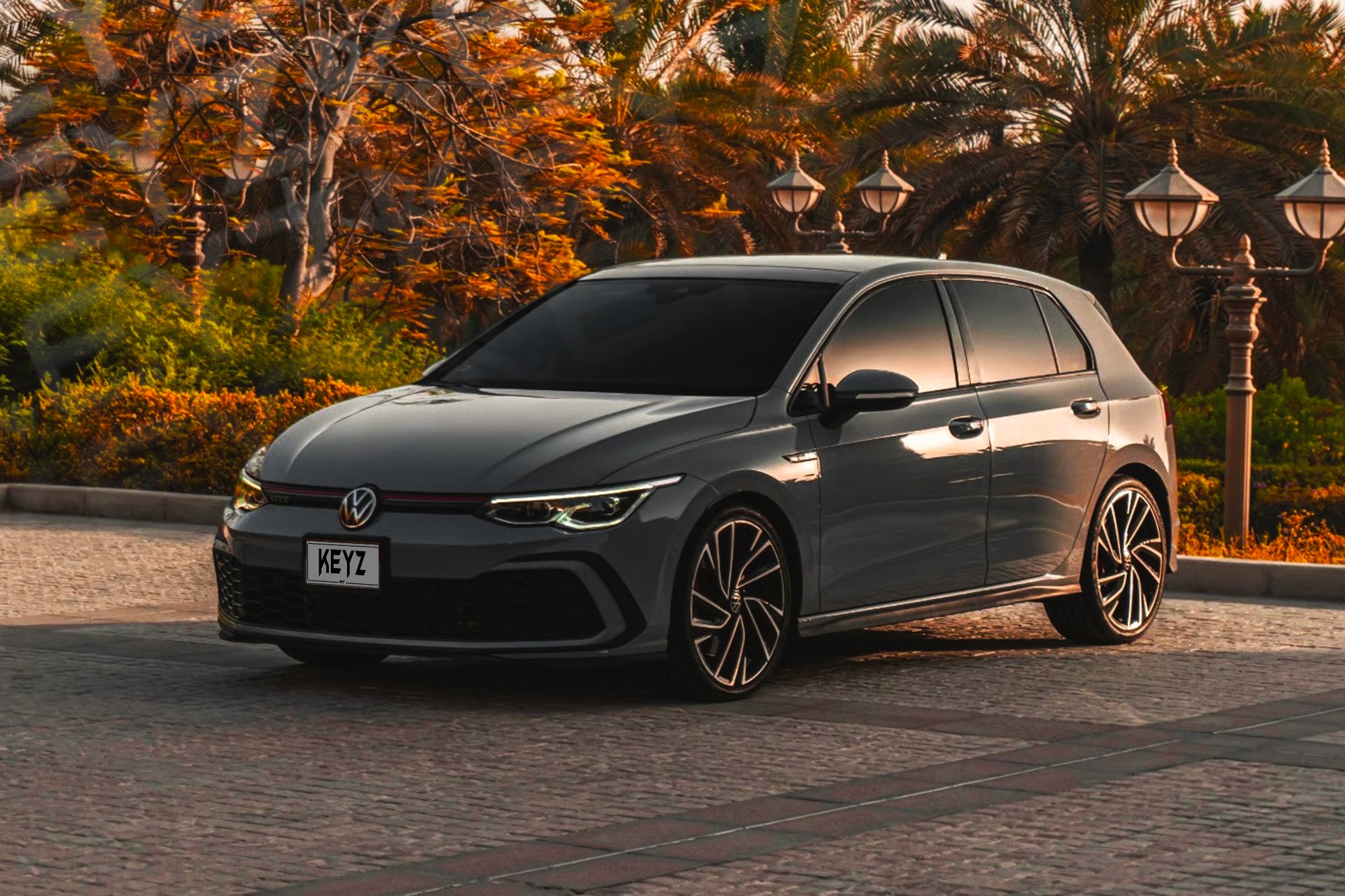 Vue extérieure Golf 8 GTI Gris – Location Berline à Dubaï | Keyz Rent