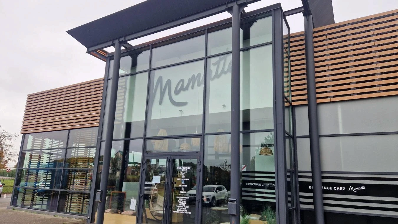 enseigne vue de l'extérieur