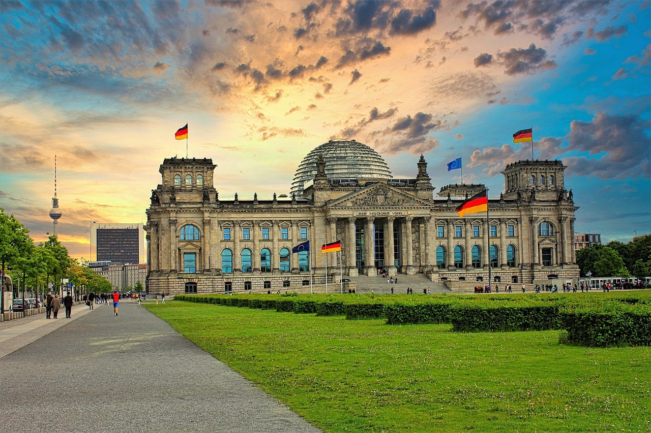 Ein Bild des Bundestags, in dem kürzlich die neue BEG-Förderung zur energetischen Sanierung von Wohn- und Nichtwohngebäuden beschlossen wurde.