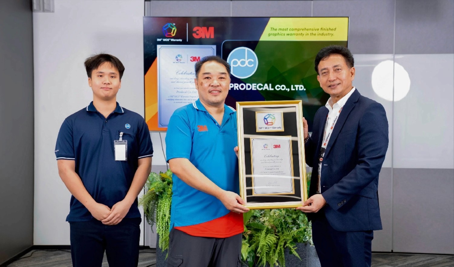 รูปถ่ายรับ 3M MCS WARRANTY PARTNER certificates