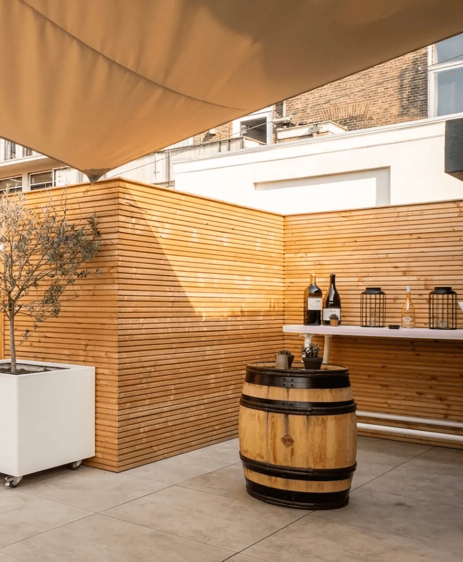 Zakelijk tuinontwerp voor horecaterras van Claudius in Nijmegen door hoveniersbedrijf Star Landscaping
