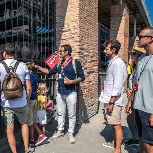 סיור מודרך בפומפיי: כניסה ללא תור + כרטיסי הלוך ושוב מסורנטו ב-Piano Di Sorrento