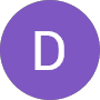 Písmeno D na fialovém podkladu