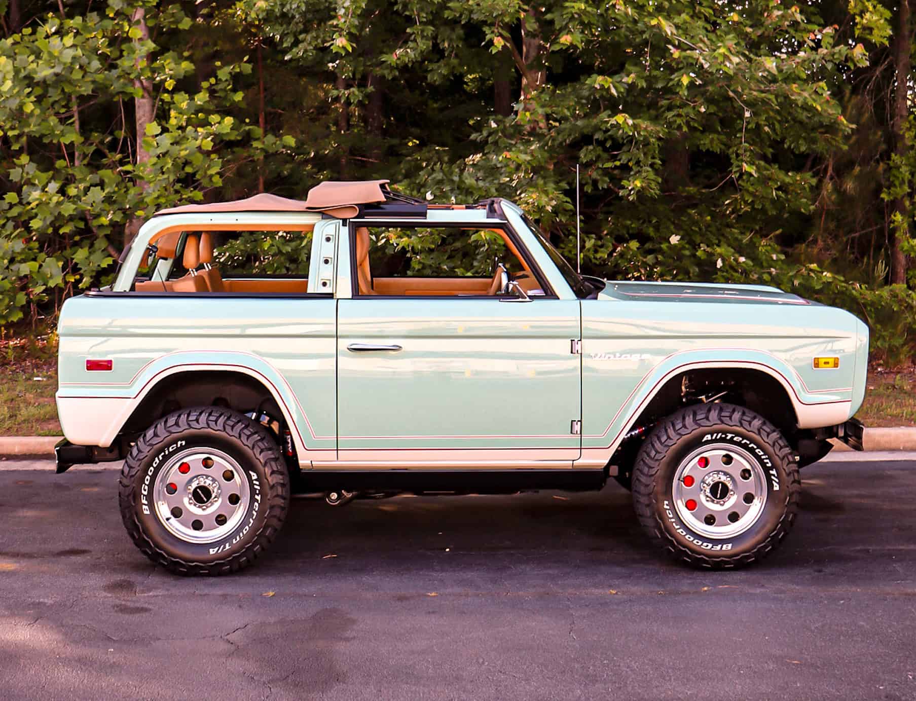 a person swimming in the water with grass