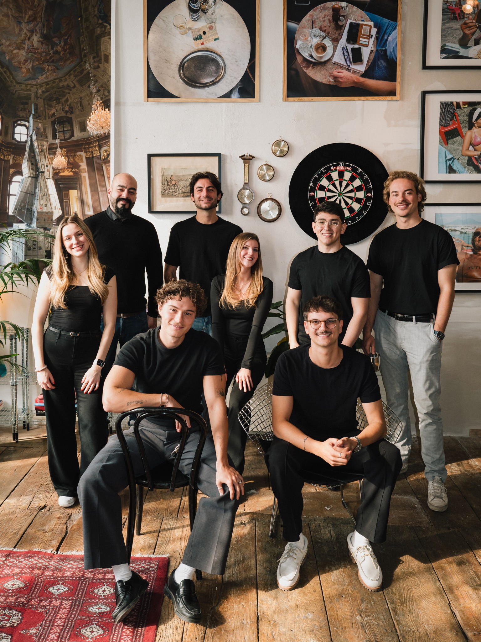 Teamfoto mit 6 Label Up Mitarbeitern