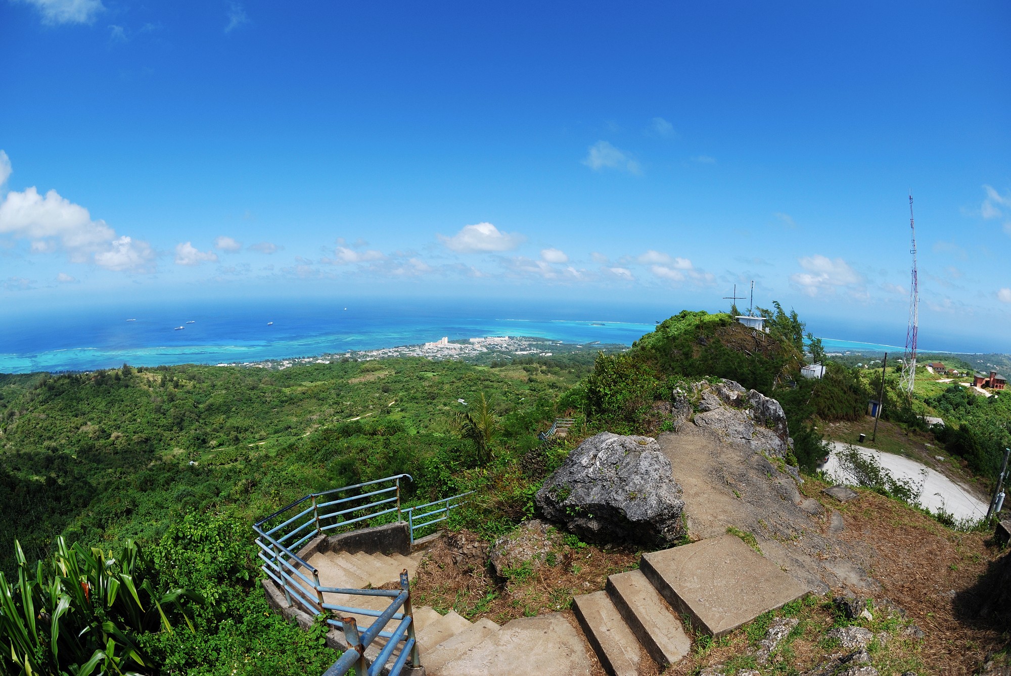 photography of dam during daytime