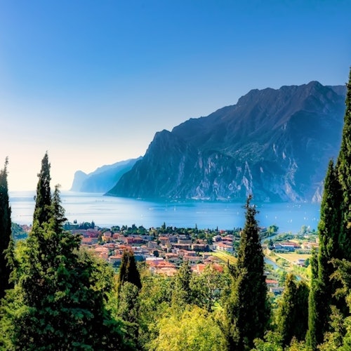 Vista panorámica del lago de Garda