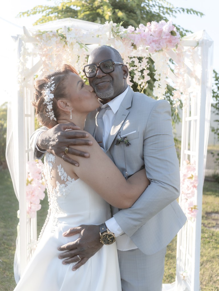 Album photo de luxe — French wedding photographer Paris — luxury wedding book France — Maison Elion — relique photographique rare — fragment intemporel — rituel artistique — photographe mariage haut de gamme — Seine-et-Marne 77 — album mariage bespoke sur mesure — timeless photography France — image symbolique — luxury French wedding photography