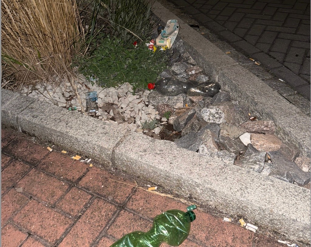 Müll auf den Grünflächen