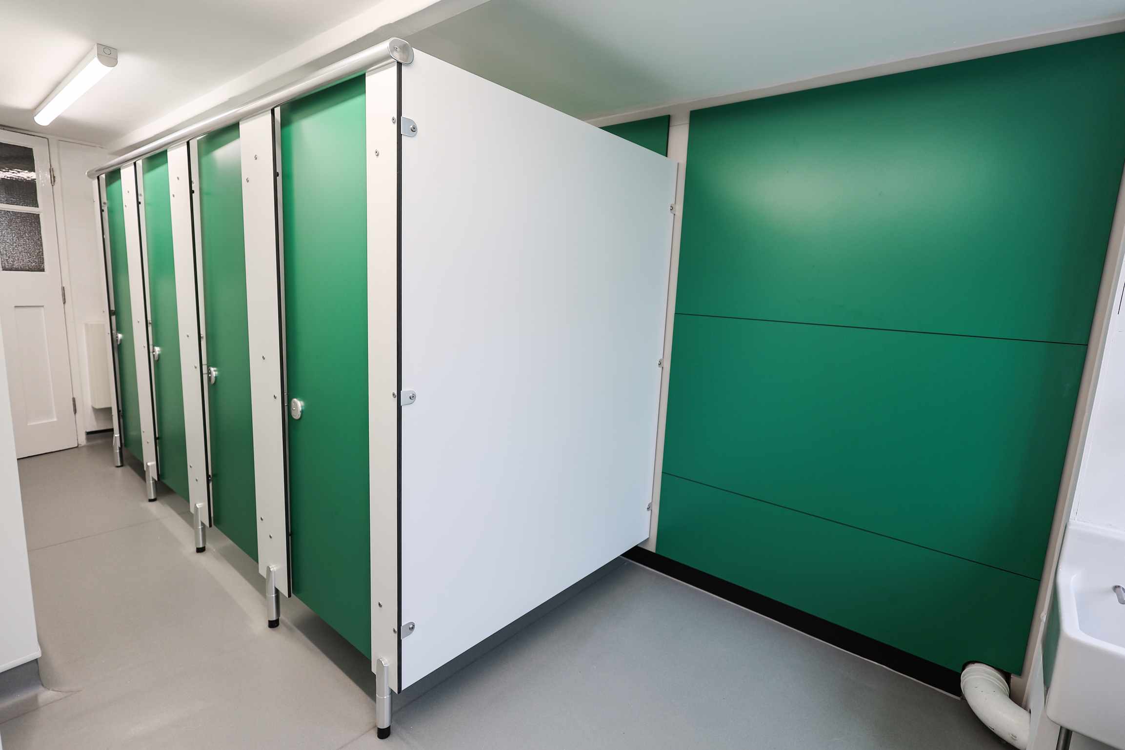 (Video) Why colour choice matters in washroom refurbishment