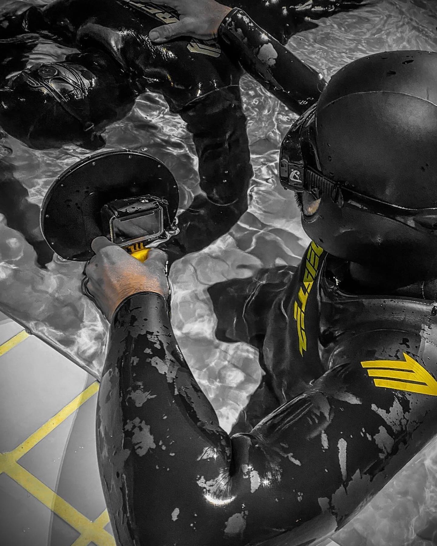 meister instructor educating a freediving student