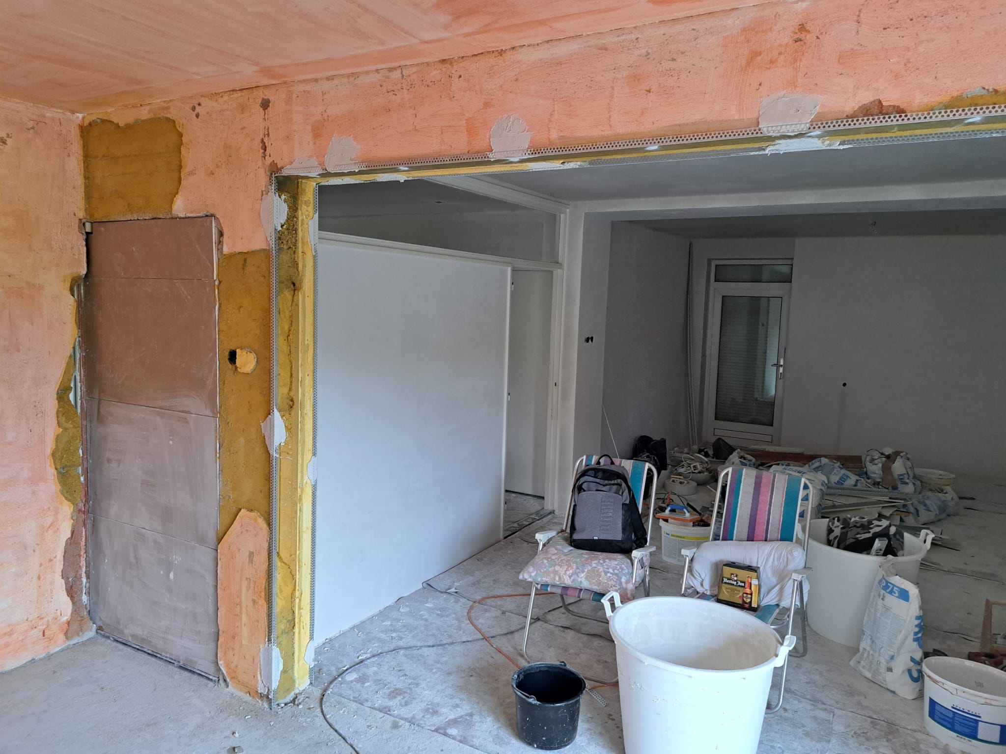 Dusa-Klussenbedrijf-stukadoor-werkzaamheden-Maastricht-wandmontage