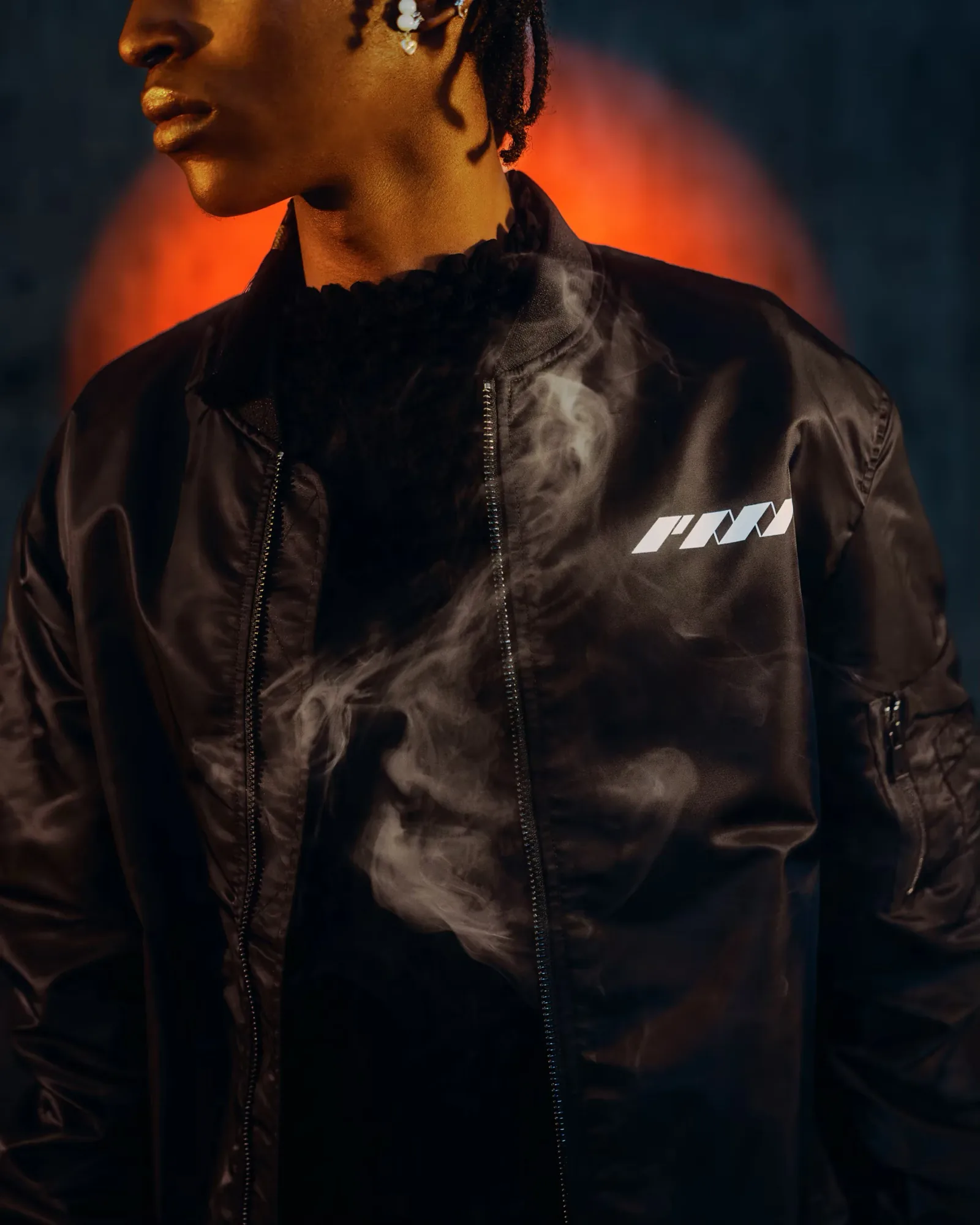 PMI Smoke Vest — project image 03 by Roman Olinchuk. 香港攝影、創意影像及視覺敘事作品。