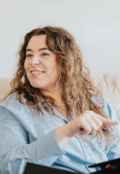 Žena drži konsultaciju