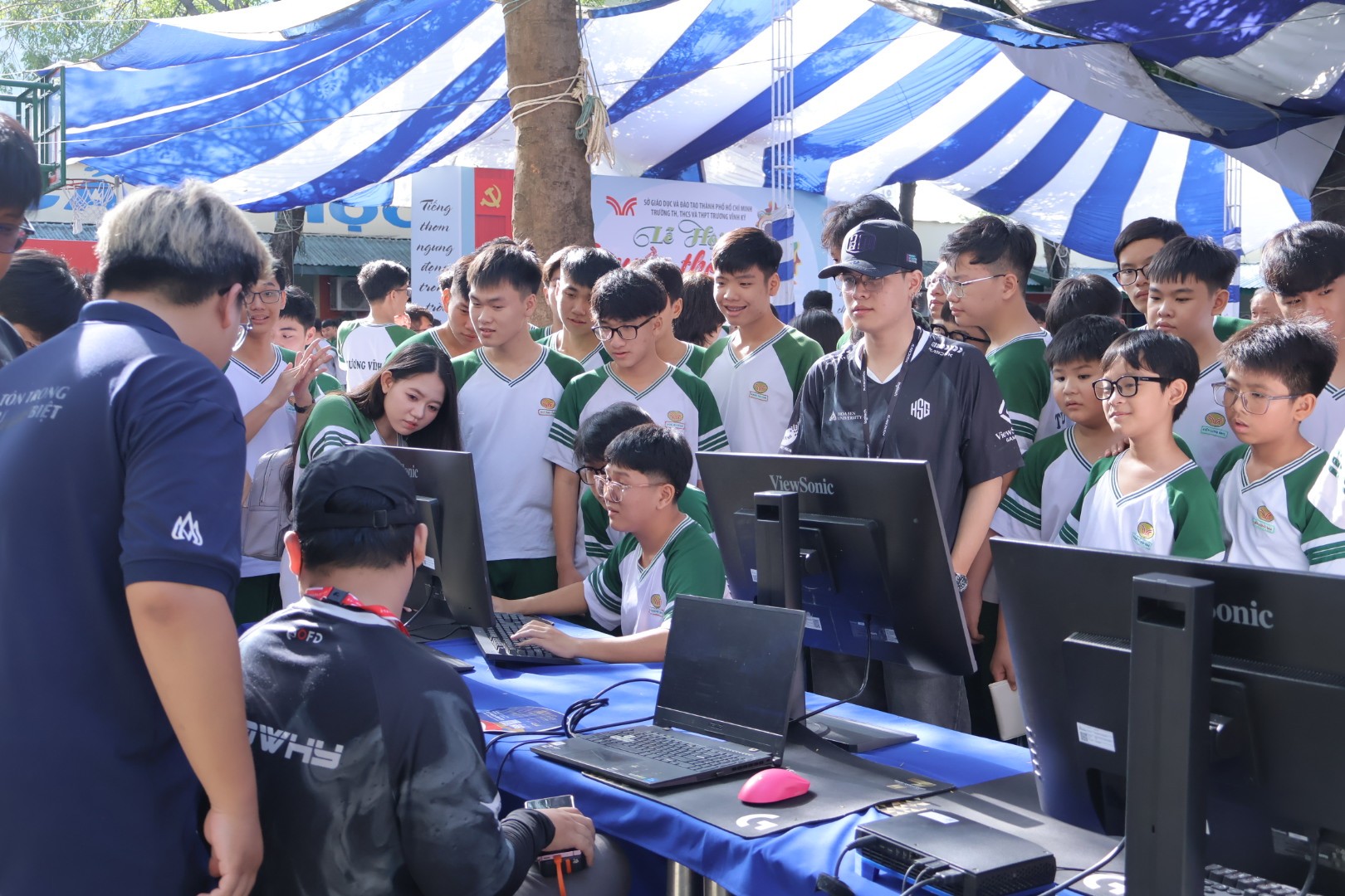 HSU lan tỏa tinh thần học tập tại Lễ hội Truyền thống Trường Trương Vĩnh Ký