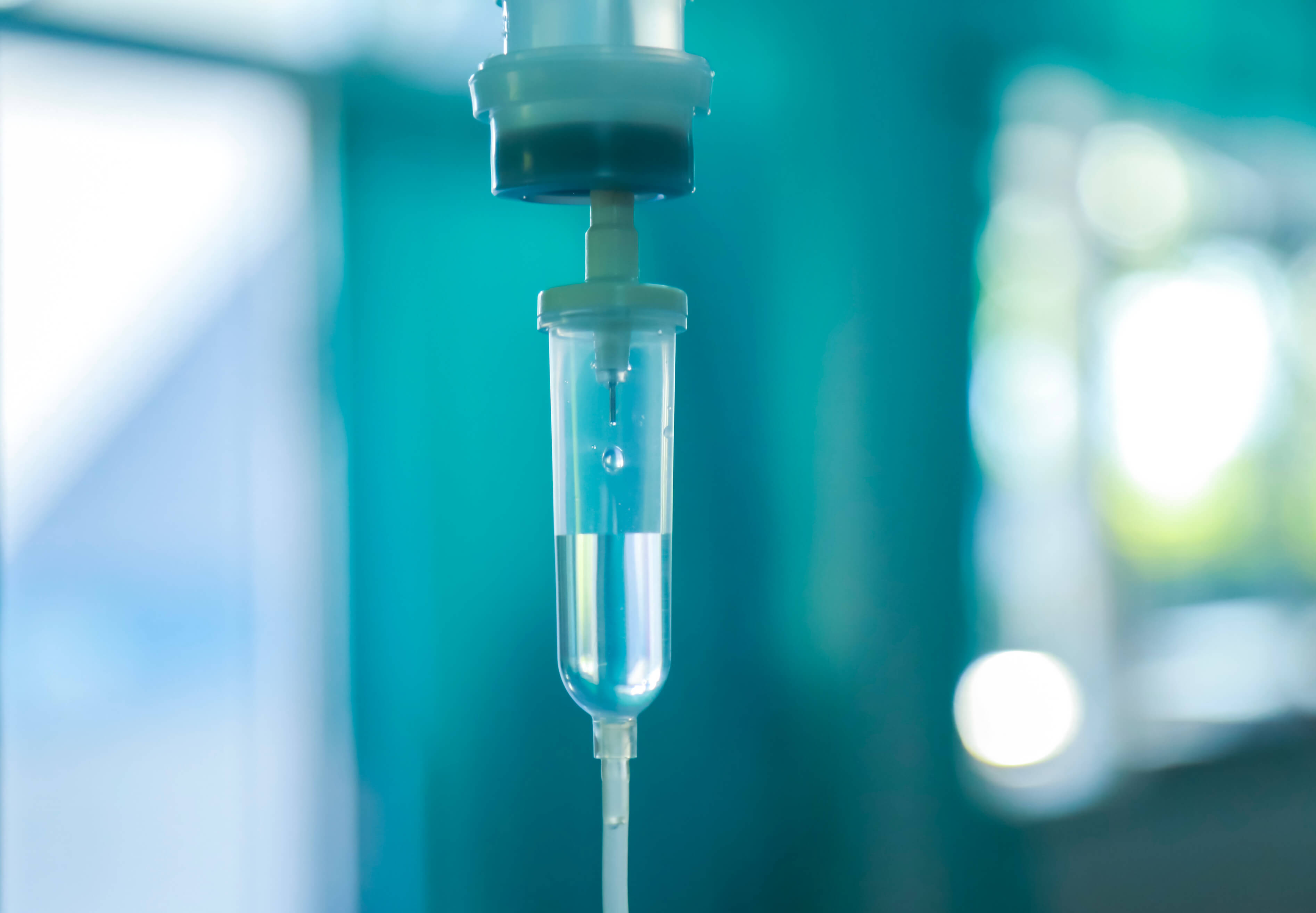 Tropfkammer einer laufenden Infusion