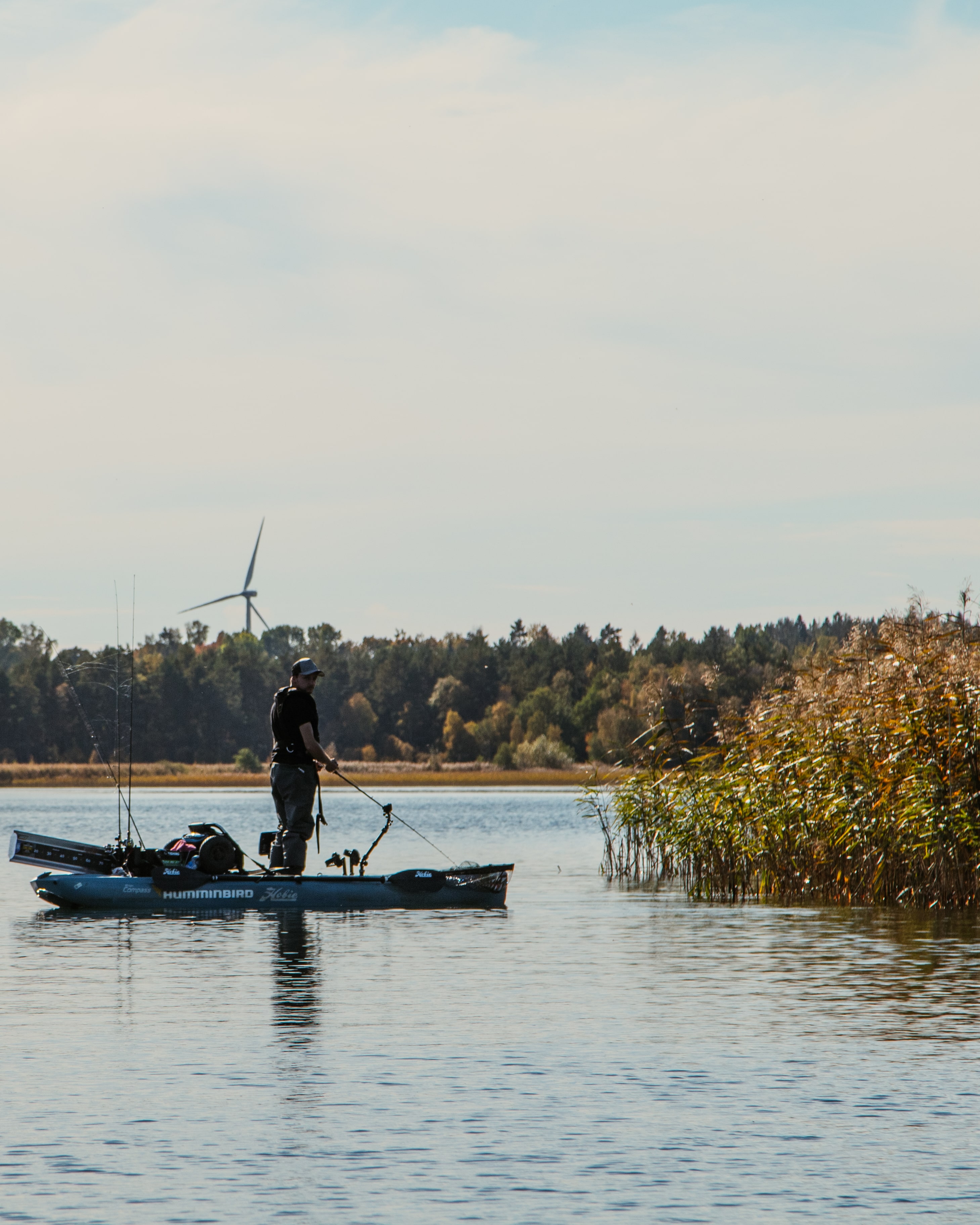 Person som fiskar från en kajak