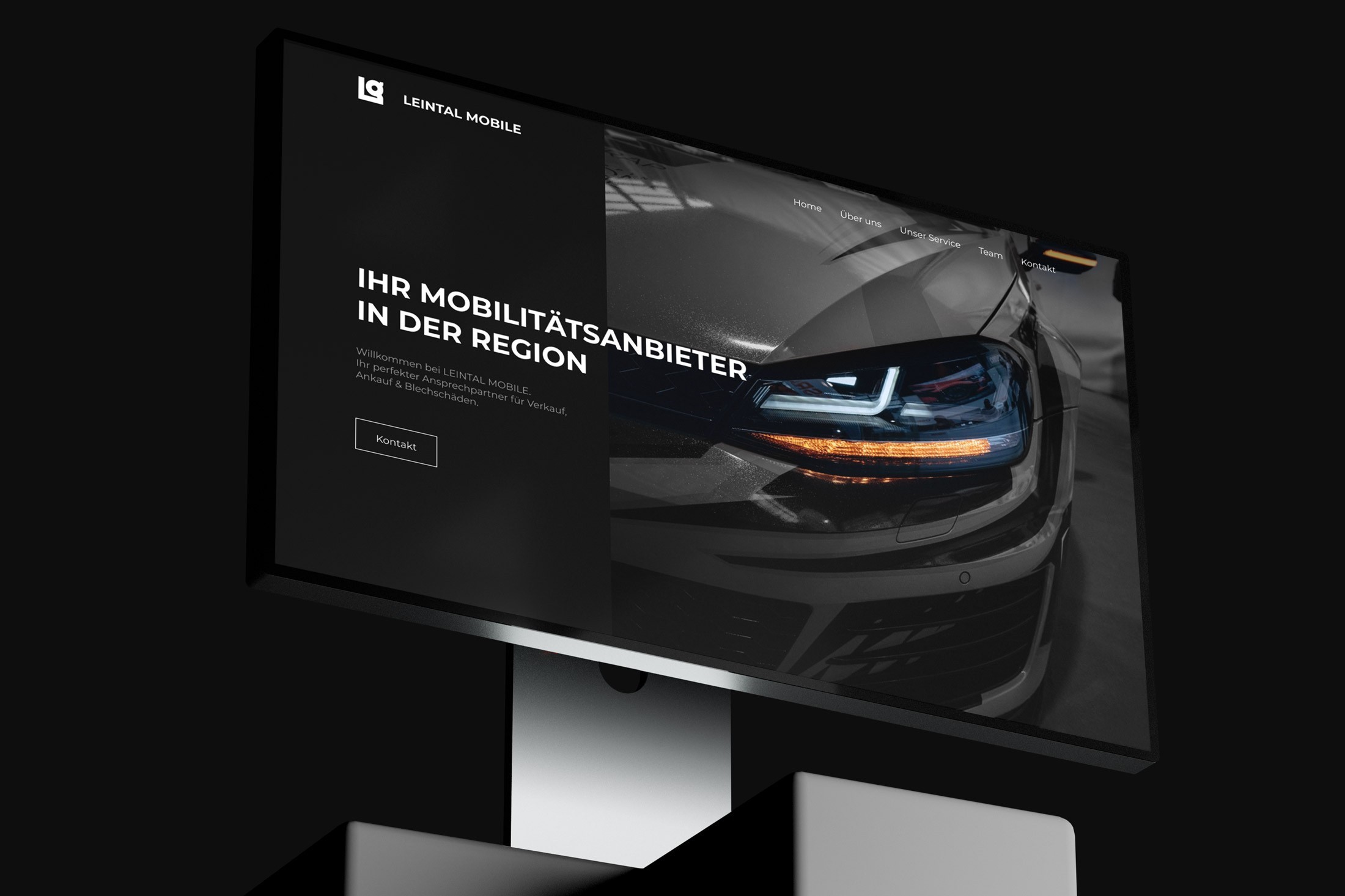 Layout-Konzept der Website „LEINTAL MOBILE“, gezeigt auf einem modernen, eckigen Monitor auf grauem Podest, mit schlichtem Design.