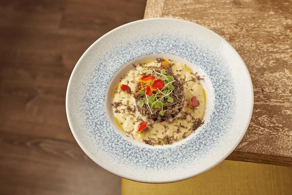 Tartar de salmón ahumado en restaurante san blás