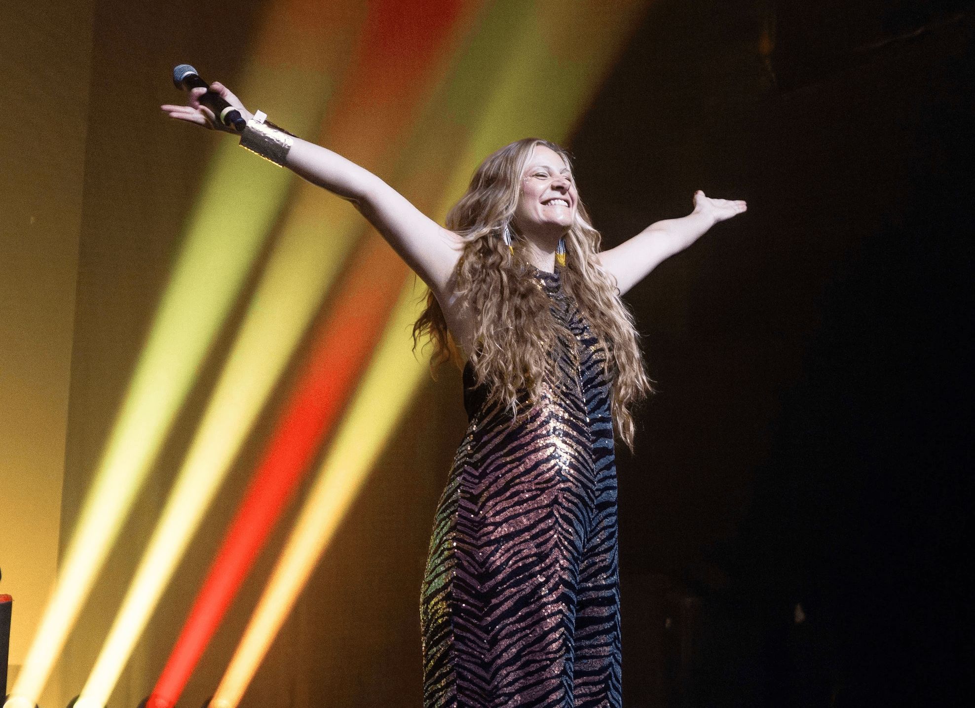 A group of friends in casual streetwear gathered at a building entrance, reflecting the artist’s journey from early bedroom recordings to global studios and authentic music culture.